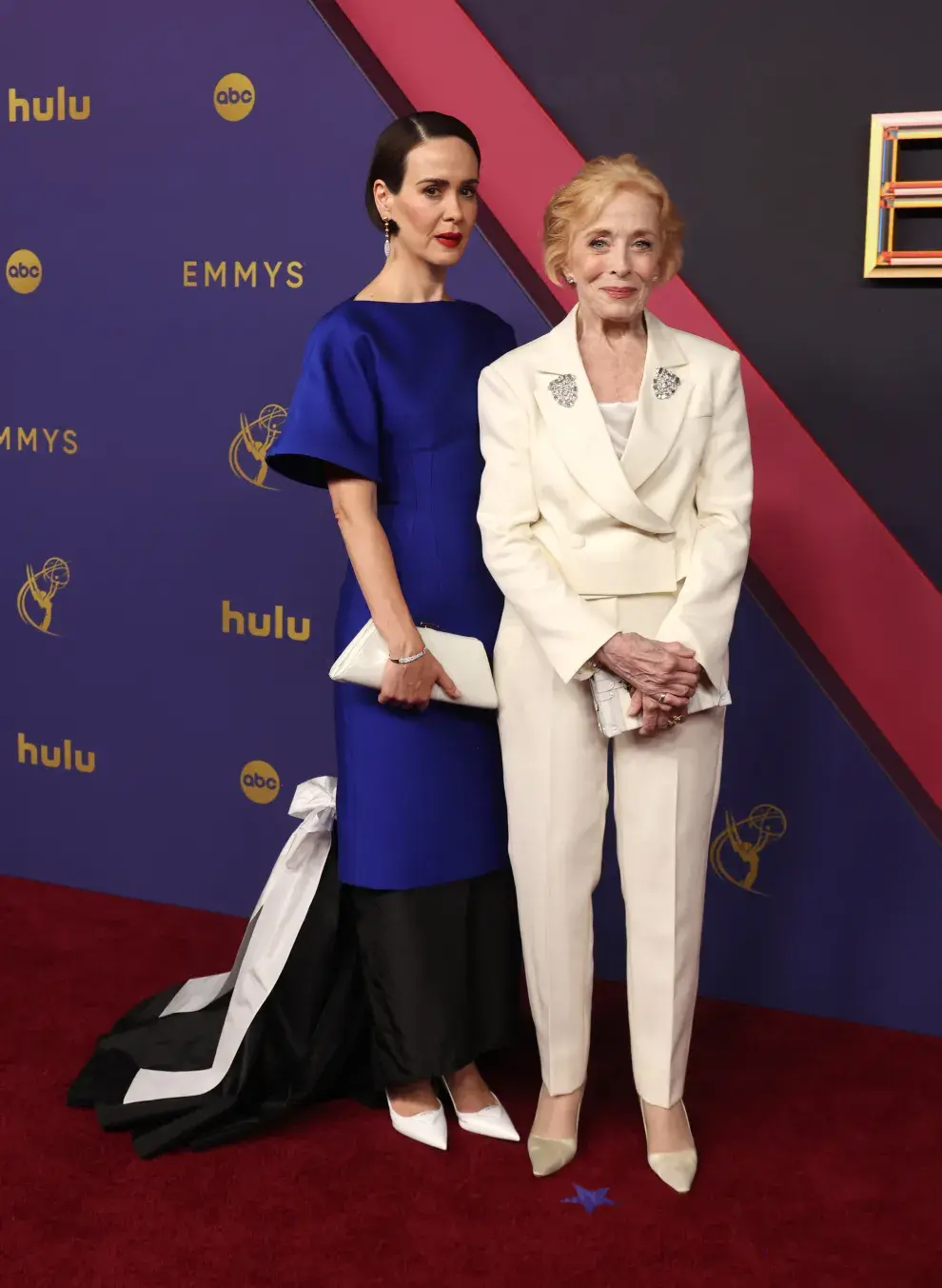 Sarah Paulson y Holland Taylor en la alfombra roja de los Premios Emmy 2024.