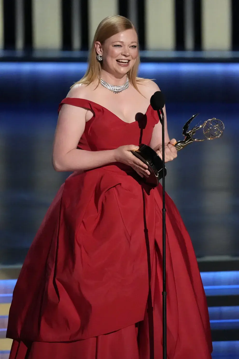 Foto de Sarah Snook en los Premios Emmy.