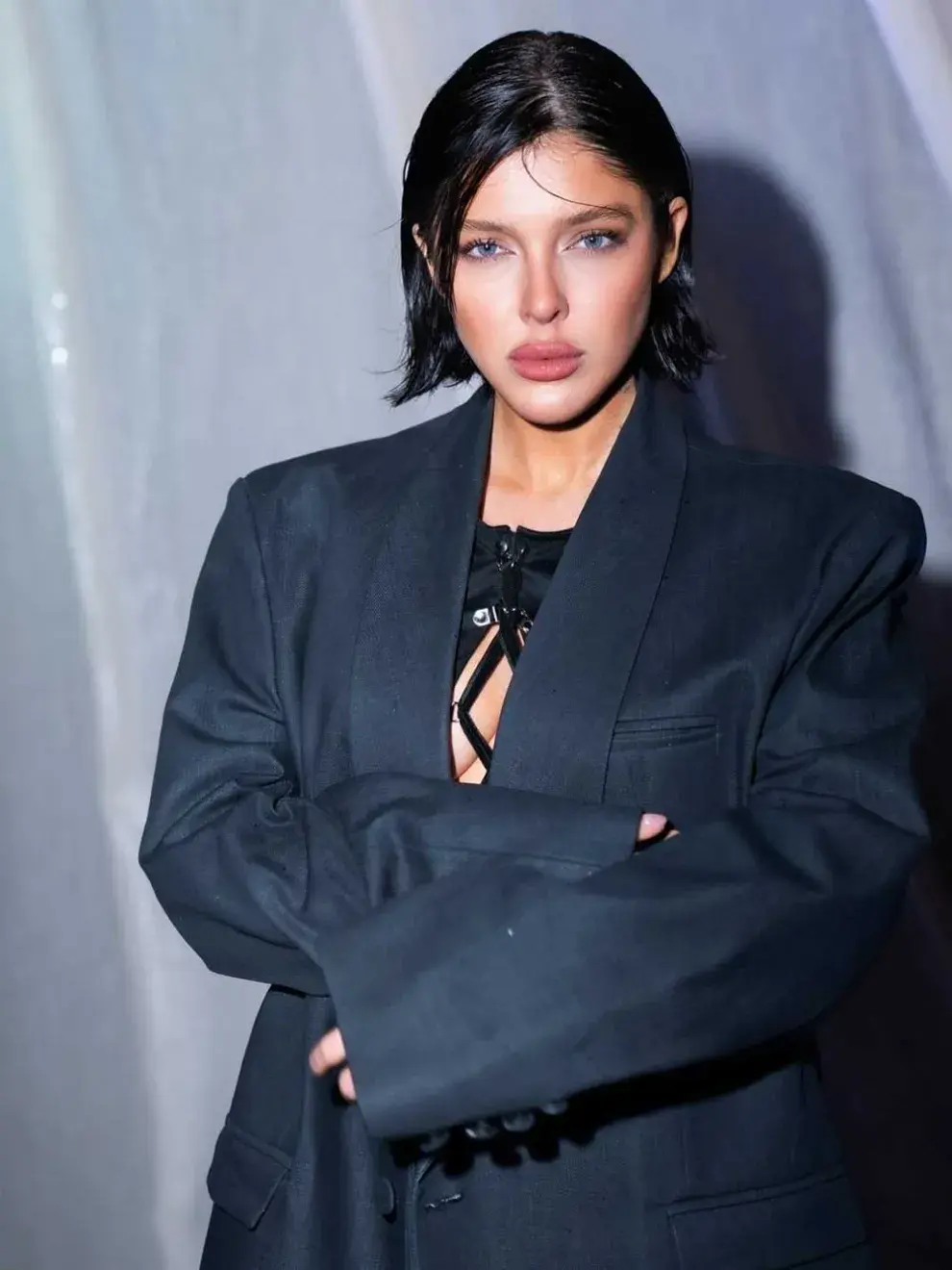 Sofi Gonet apostando por un blazer oversize en color negro