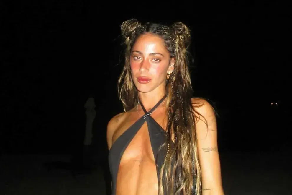 Tini Stoessel con un look muy hot desde la playa