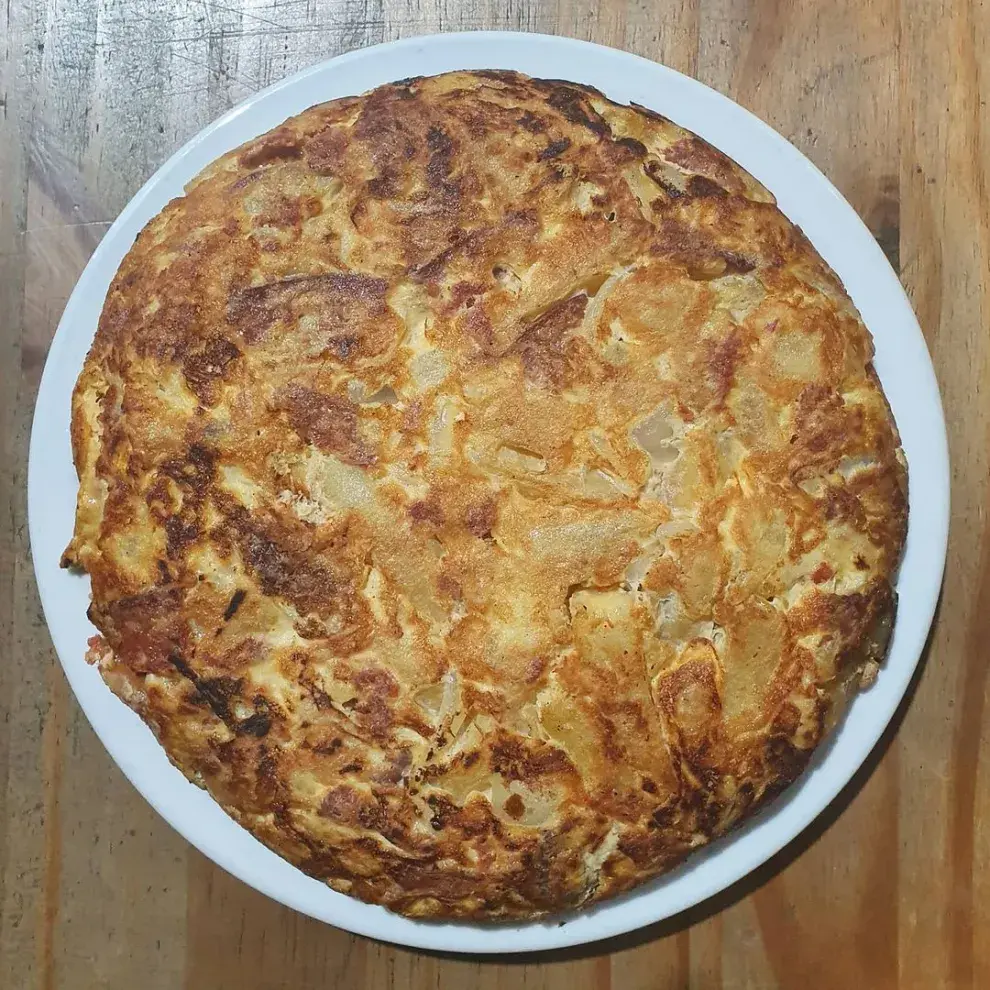 La tortilla gigante del Club Chacabuco se destaca por su estilo babé