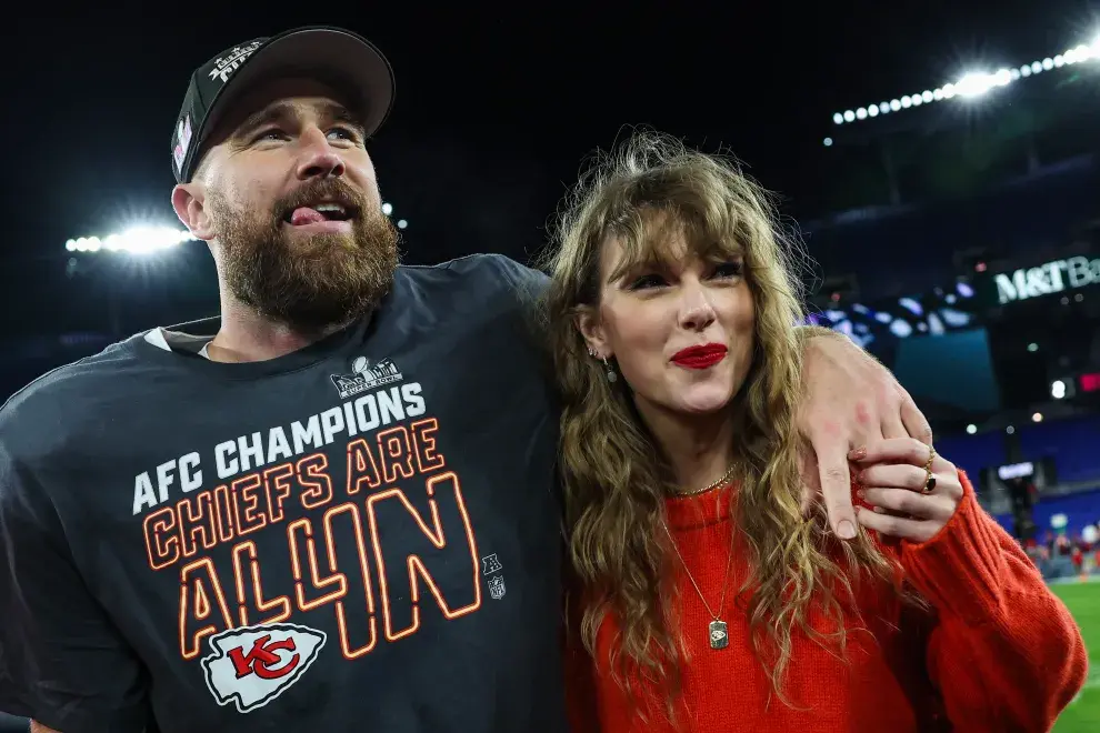 Travis Kelce y Taylor Swift en el estadio M&T Bank, el 28 de enero de 2024.