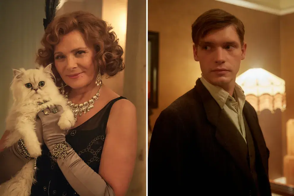 imágenes de Witness for the Prosecution, la serie con Kim Cattrall y Billy Howle