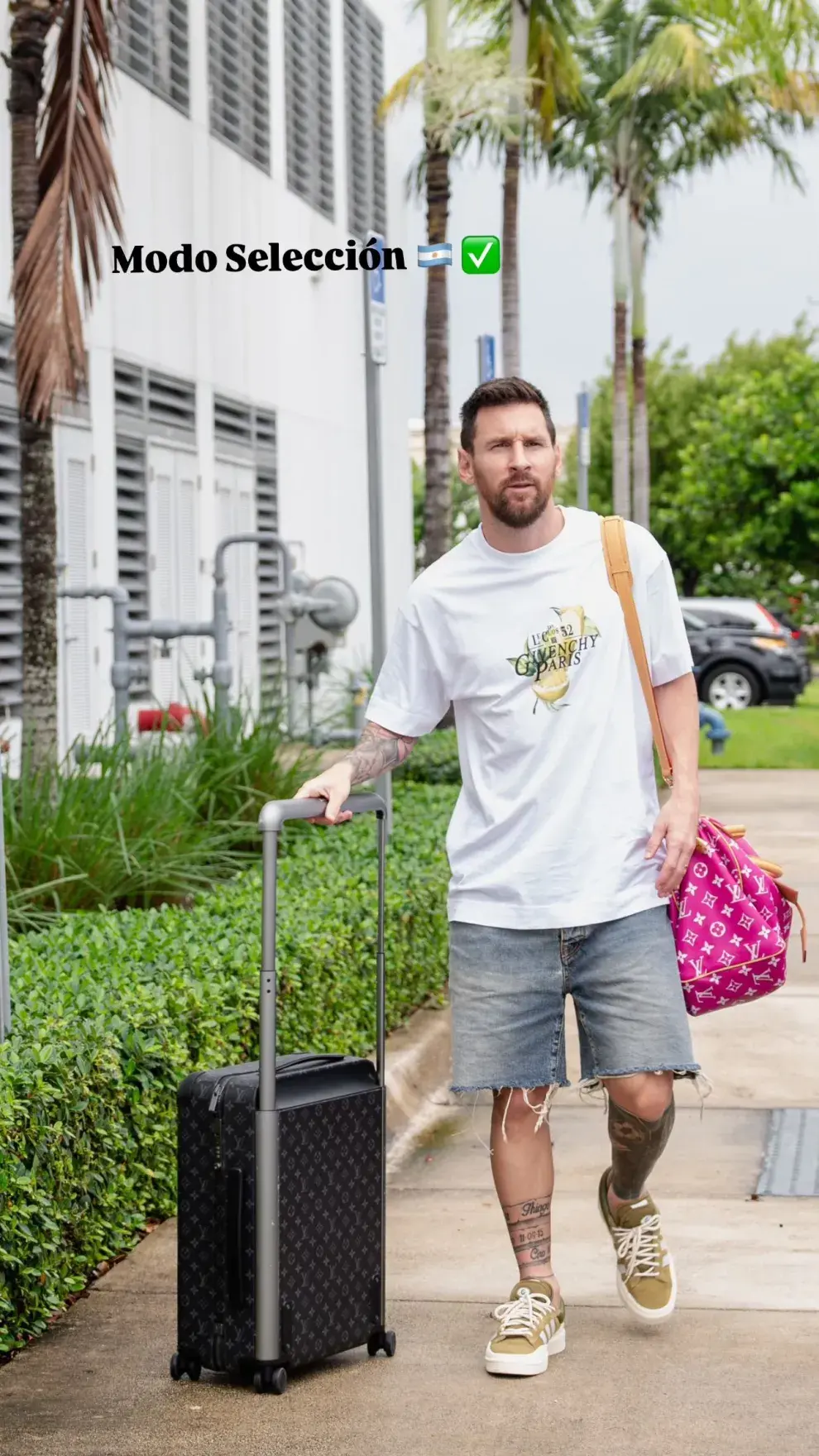 Lionel Messi usando la nueva colección de LV