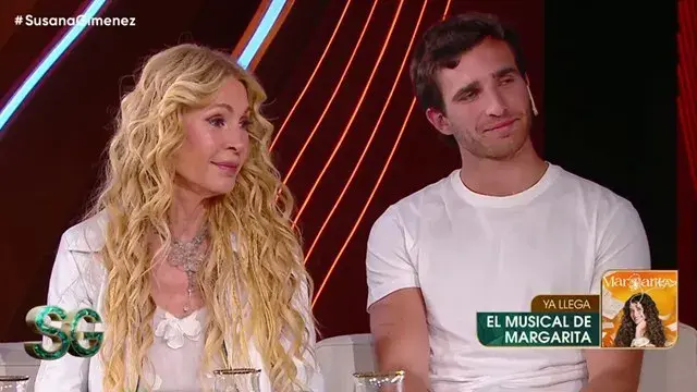 Foto de Cris Morena y Valentín Giordano, su nieto, en el living de Susana Giménez.