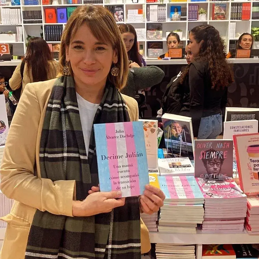 La escritora Julia Álvarez Dachdje en la última feria del libro de Buenos Aires.