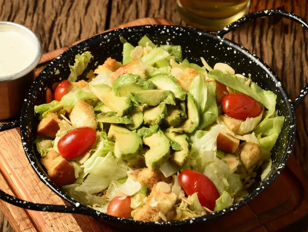 Ensalada César: dónde probar versiones originales en restaurantes de Buenos Aires