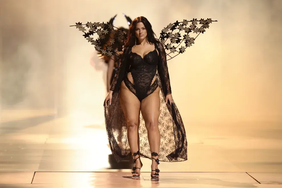 Ashley Graham también hizo su debut en la pasarela. 