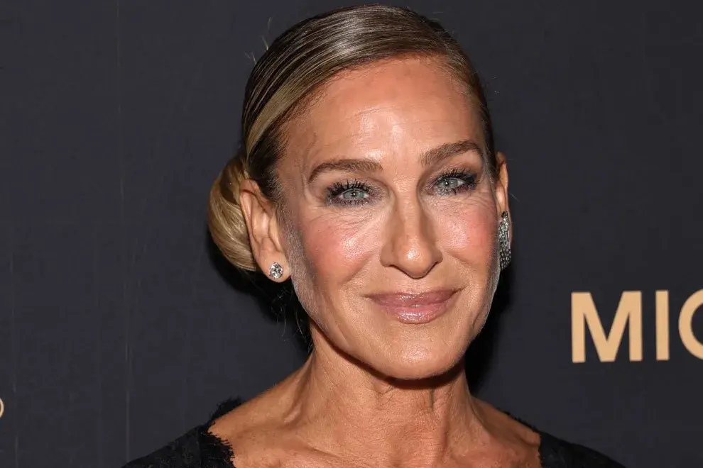 Sarah Jessica Parker dijo presente en una gala en Nueva York con un diseño que anticipa las tendencias de la nueva temporada. 