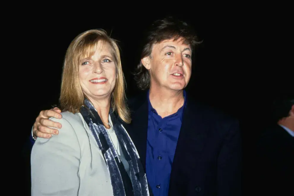 Paul McCartney y su mujer, Linda McCartney 