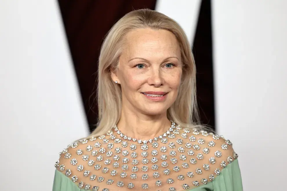 Foto de Pamela Anderson en los Premios Mujeres del Año 2024.