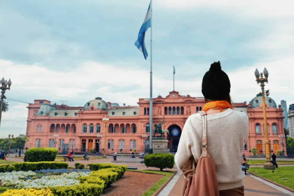 El 9 de julio de 1894 Thays inauguró la remodelación de la Plaza de Mayo