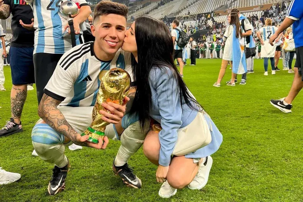 Enzo Fernández y Valentina Cervantes en la Copa del mundo