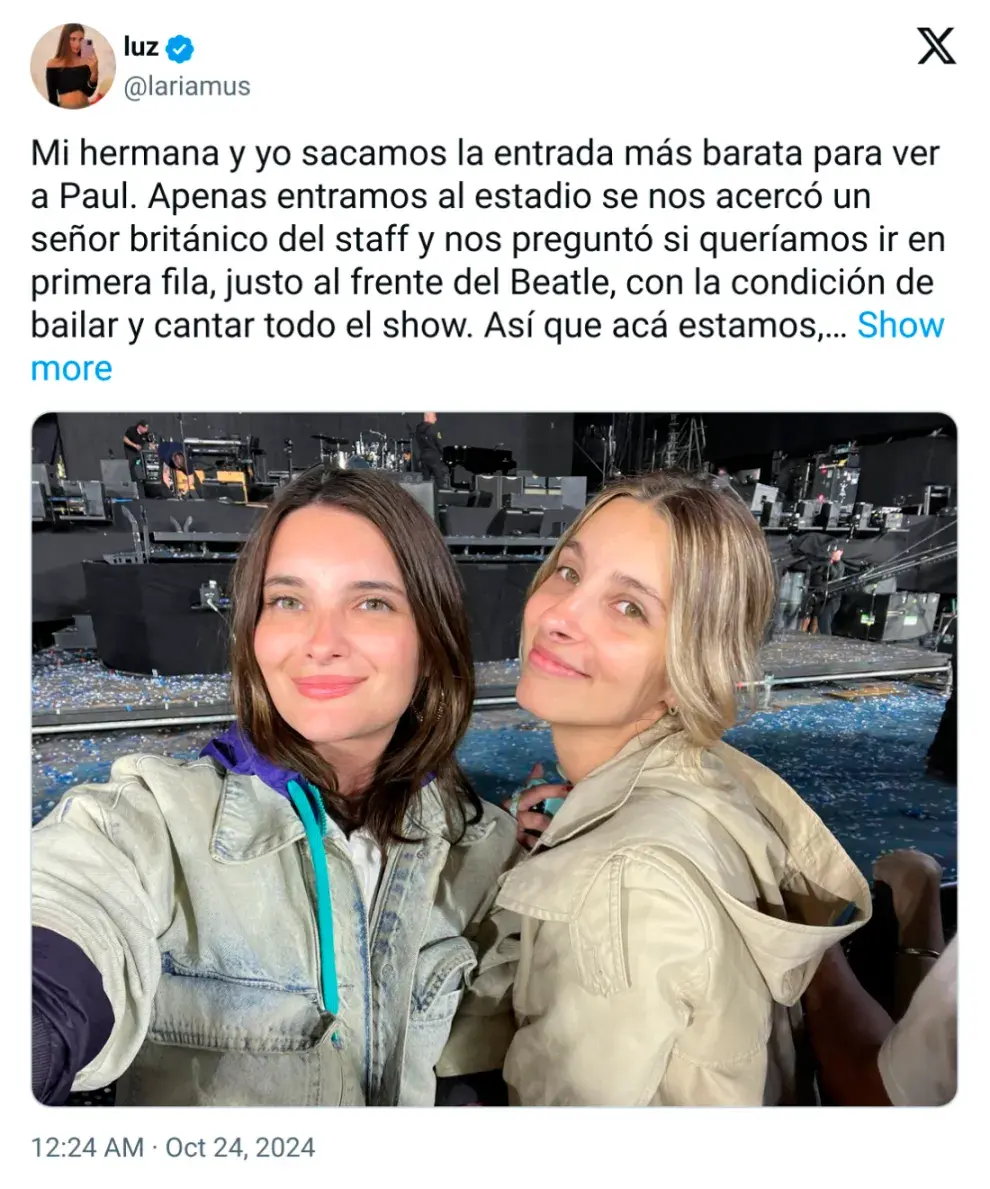 Posteo viral de las hermanas que terminaron en primera fila.