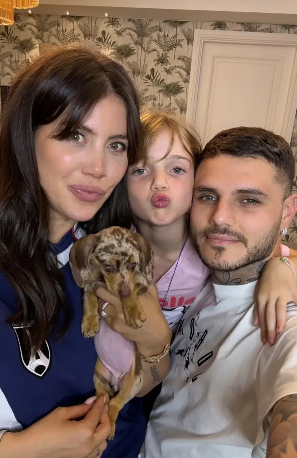 Captura de la foto junto a Wanda, Cookie e Isabella que compartió Mauro Icardi en sus Stories de Instagram.