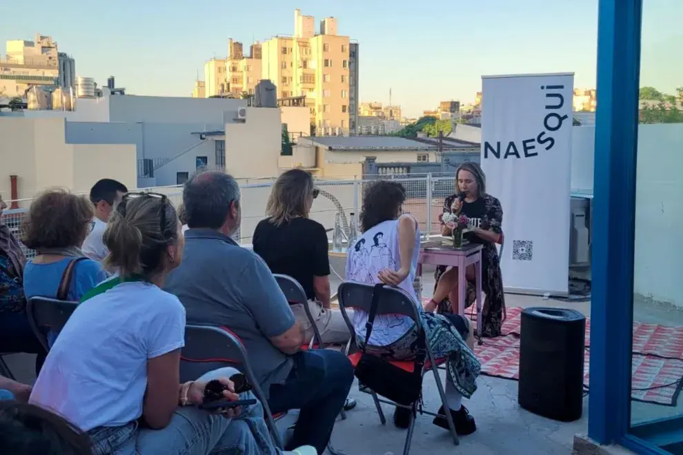 Lecturas al atardecer en la terraza de Naesqui.