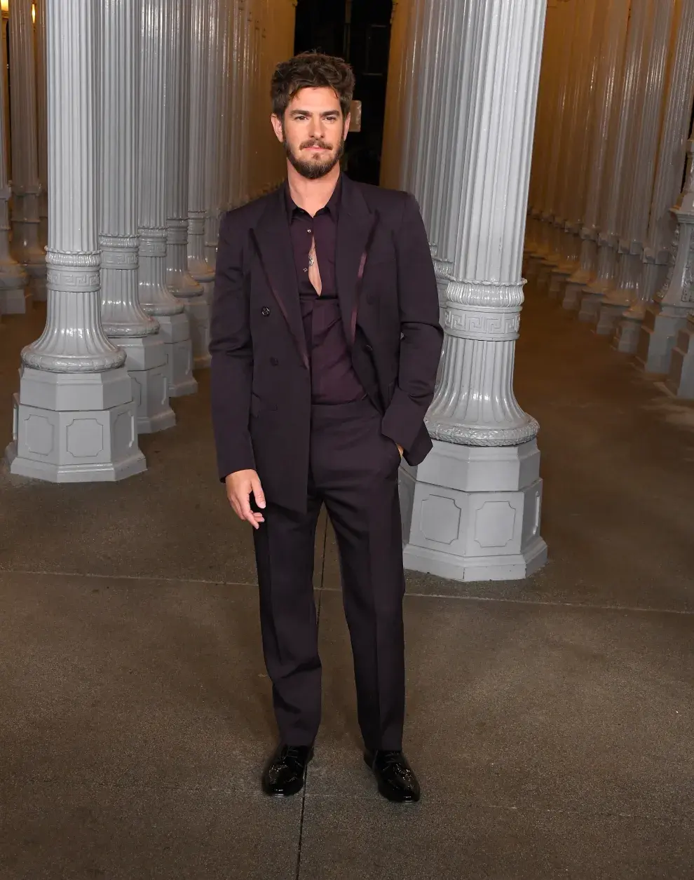 Andrew Garfield en la alfombra roja de la Gala LACMA Art+Film 2024.