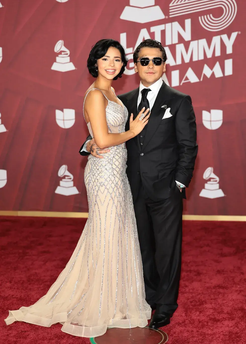 Ángela Aguilar y Christian Nodal en la alfombra roja de los Latin Grammy 2024.