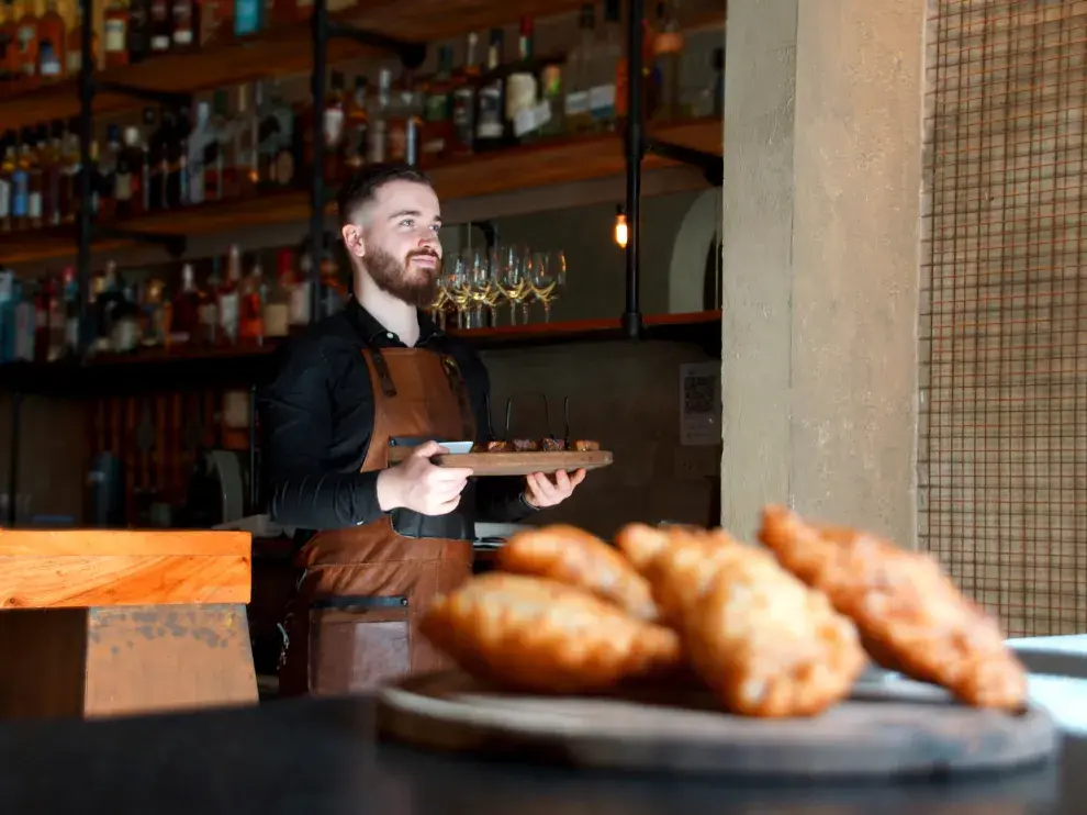 mozo en un restaurante de Buenos Aires