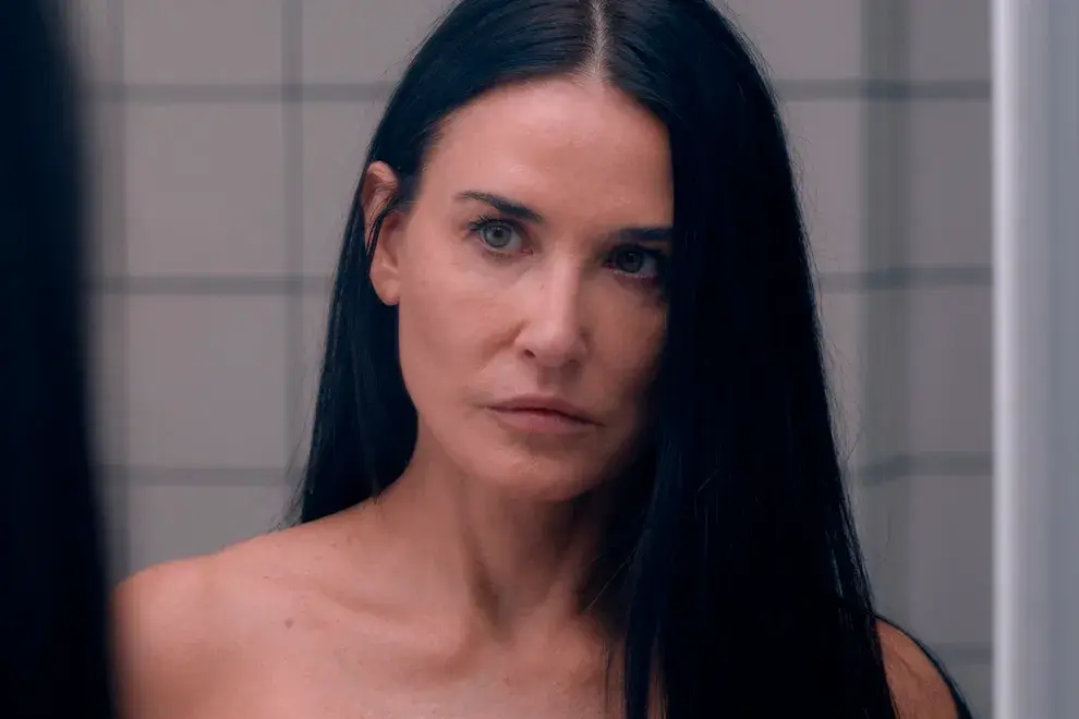 Foto de Demi Moore en La sustancia.