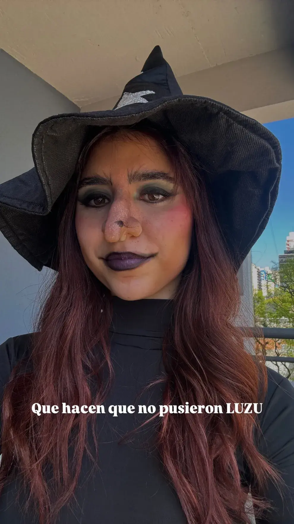 Camila Mayan como una bruja en Halloween 2024.