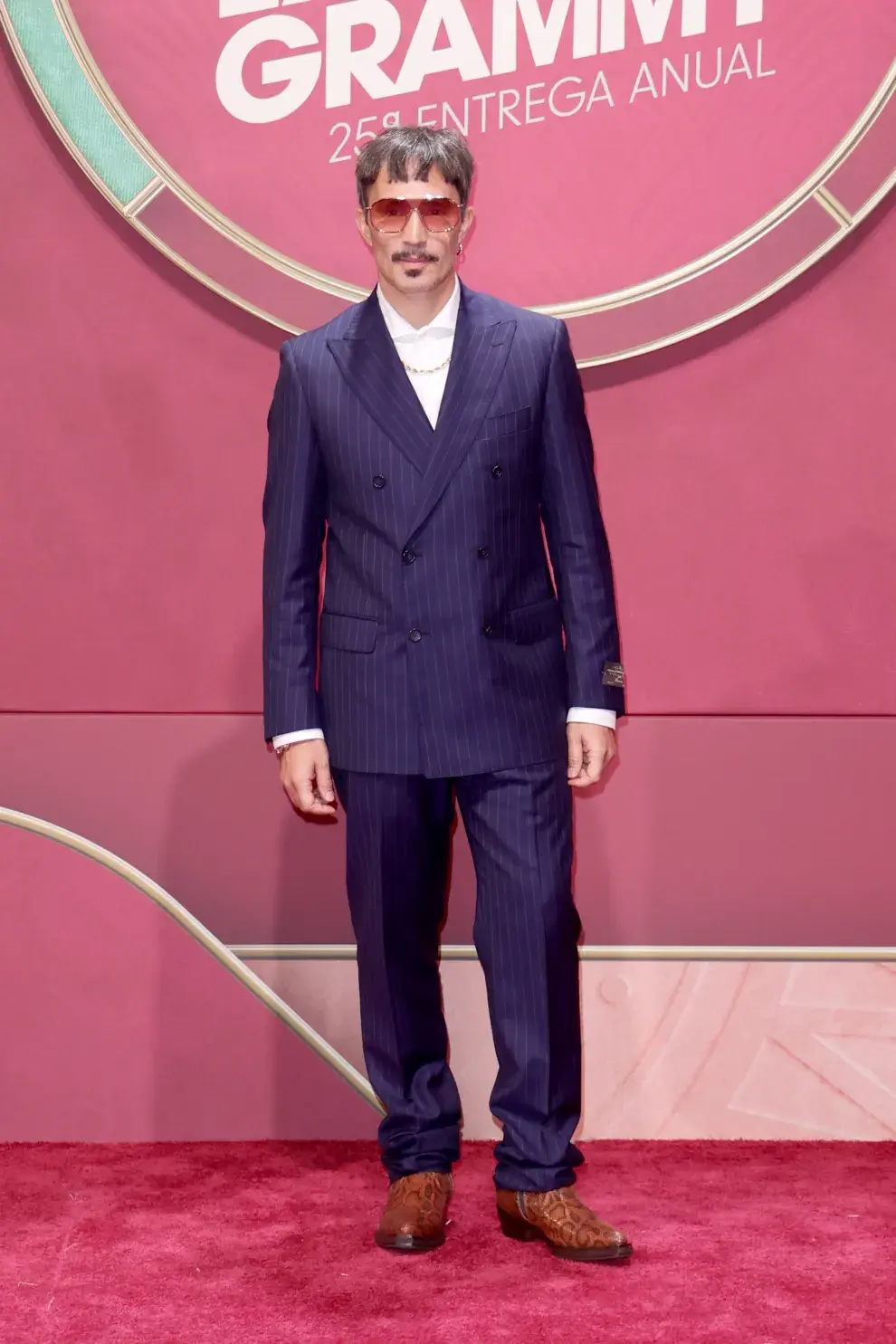 Emmanuel Horvilleur en la alfombra roja de los Latin Grammy 2024.