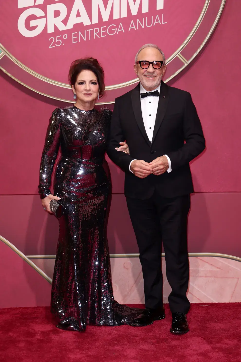 Gloria Estefan y Emilio Estefan en la alfombra roja de los Latin Grammy 2024.