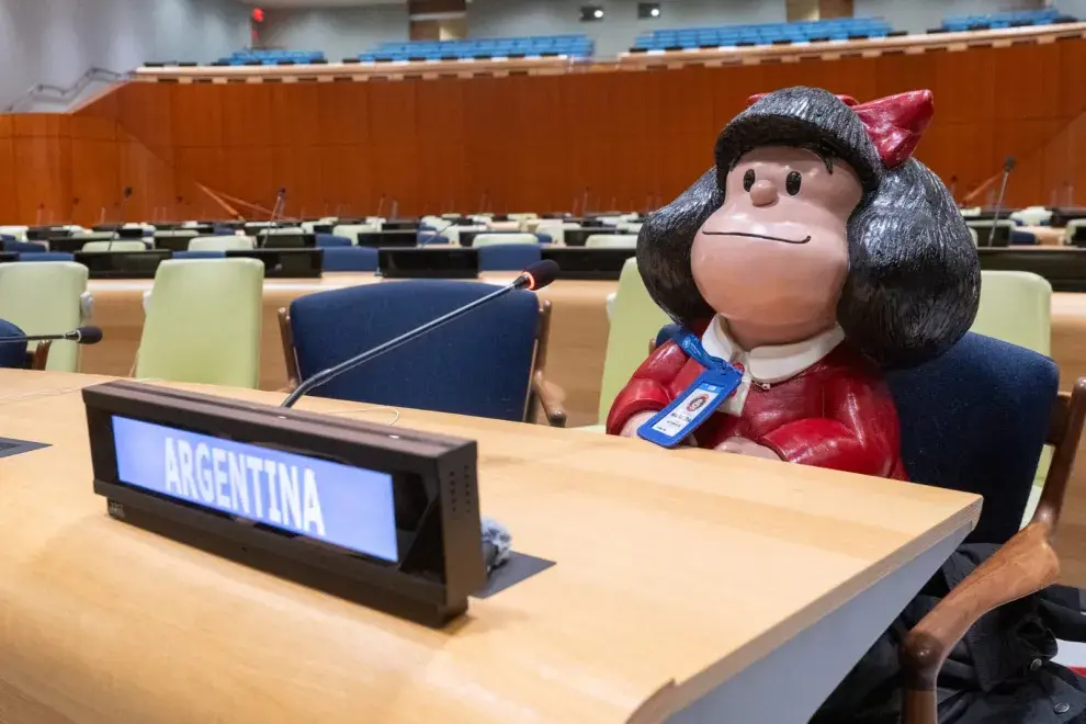 Mafalda, intérprete en la ONU.