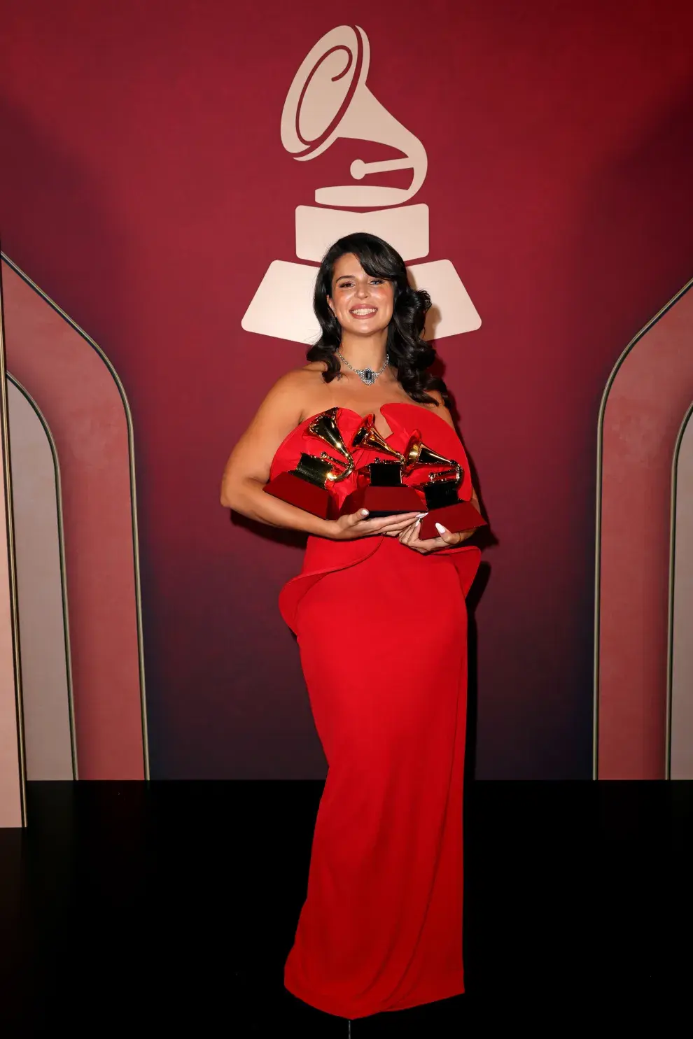 Foto de Nathy Peluso en la alfombra roja de los Latin Grammy 2024.