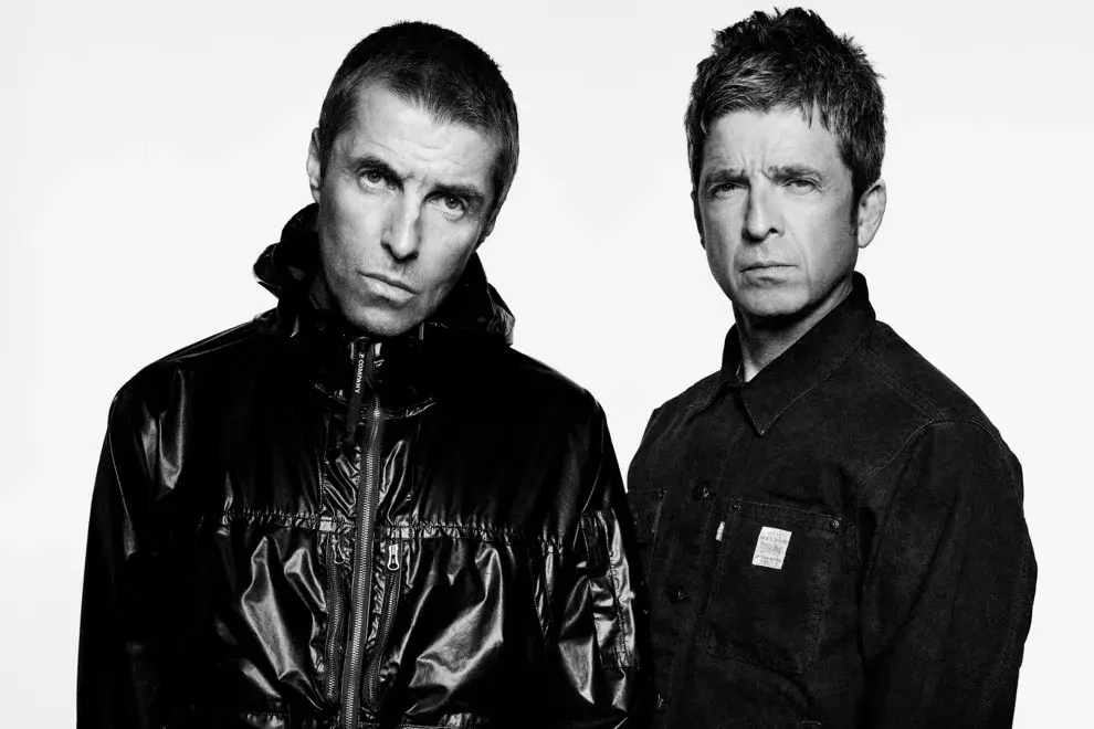 Foto de Noel y Liam Gallagher, líderes de Oasis.