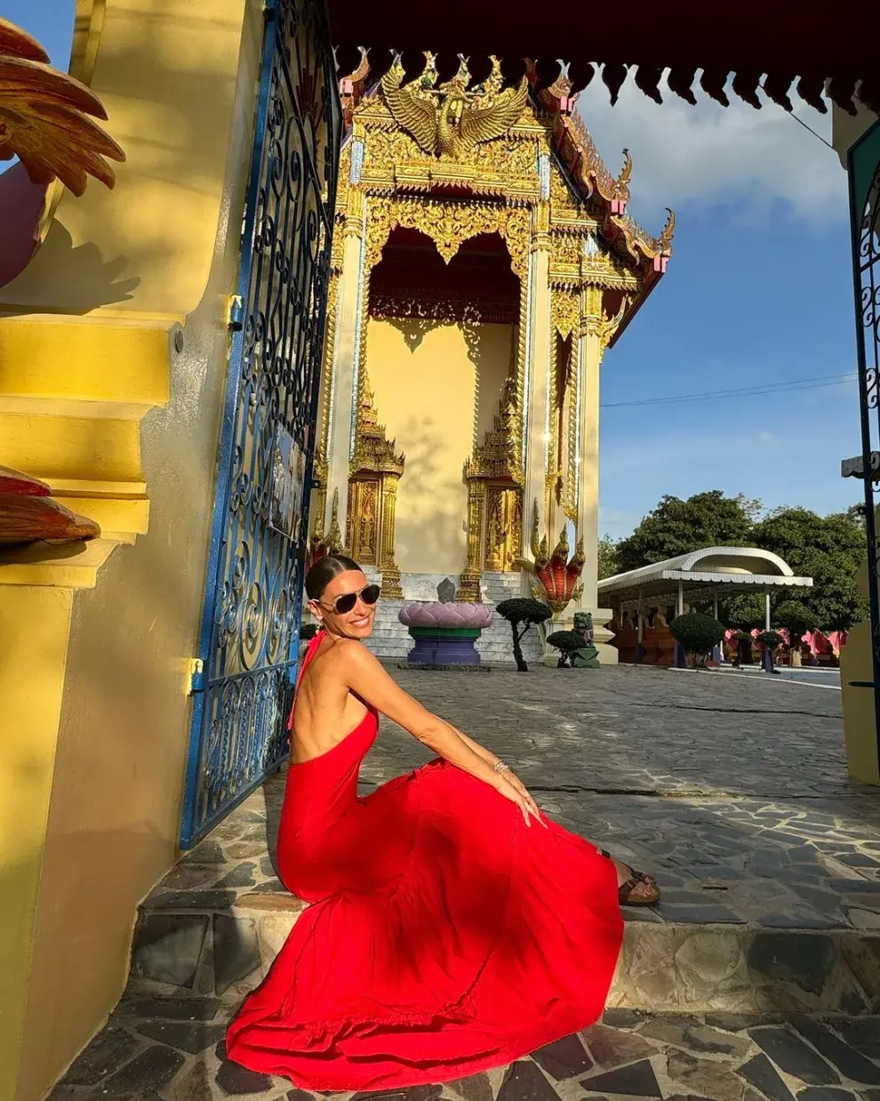 El vestido rojo con el que Pampita deslumbró en Tailandia.