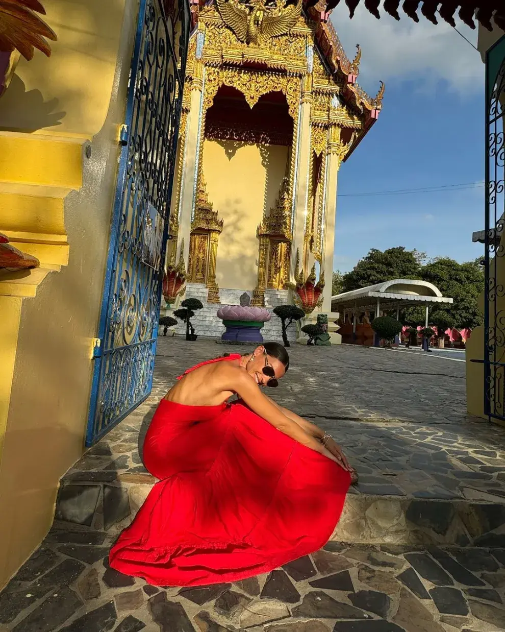 El vestido rojo con el que Pampita deslumbró en Tailandia.