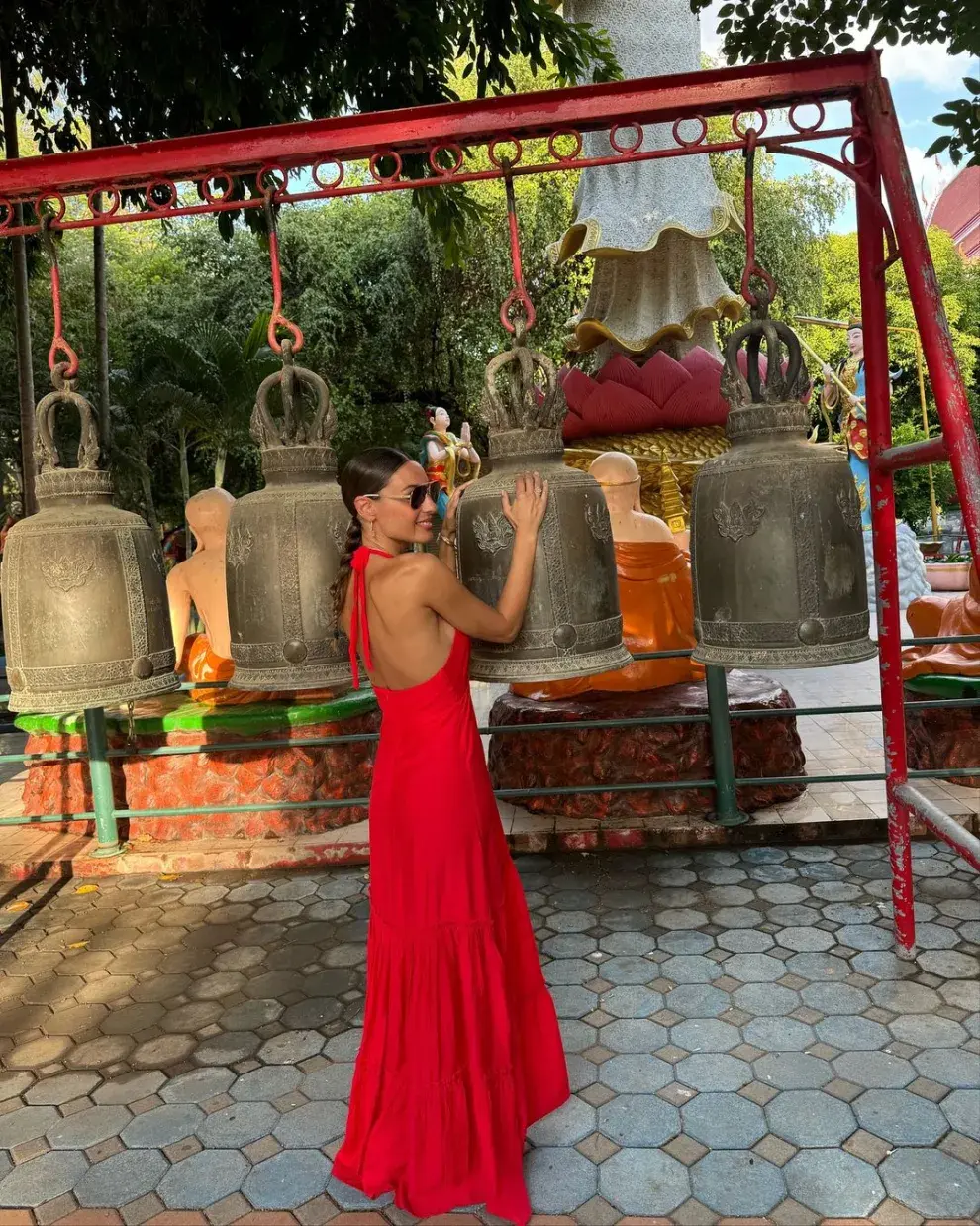 El vestido rojo con el que Pampita deslumbró en Tailandia.
