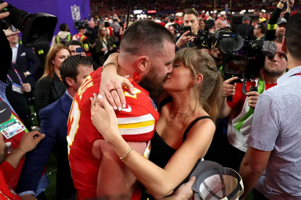 Foto de Taylor Swift y Travis Kelce.