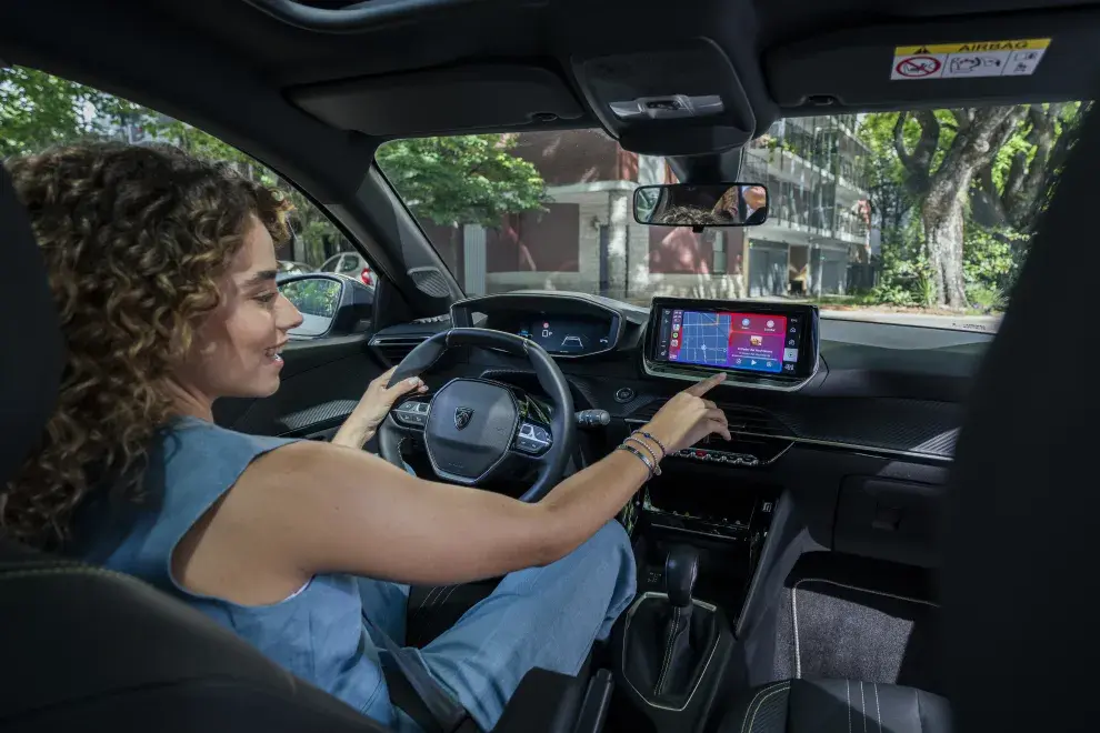 El sistema multimedia del nuevo Peugeot 208 incluye compatibilidad con Android Auto y Apple CarPlay.