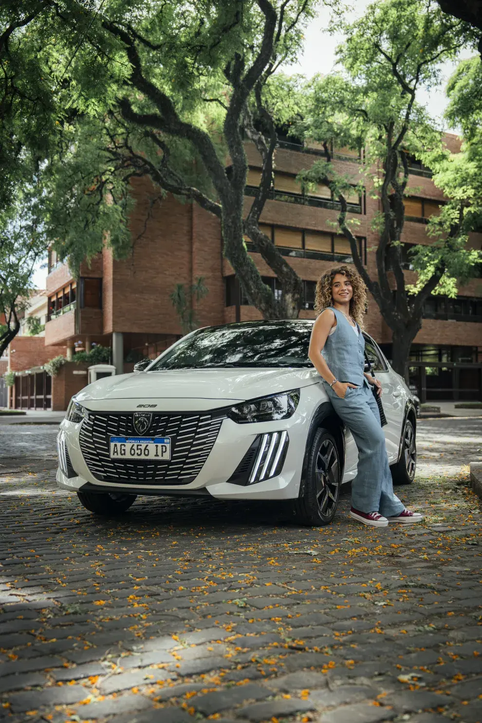 De estética impecable, el el Nuevo Peugeot 208 incorpora el nuevo logotipo de la marca y una firma lumínica innovadora en los faros delanteros y traseros LED.