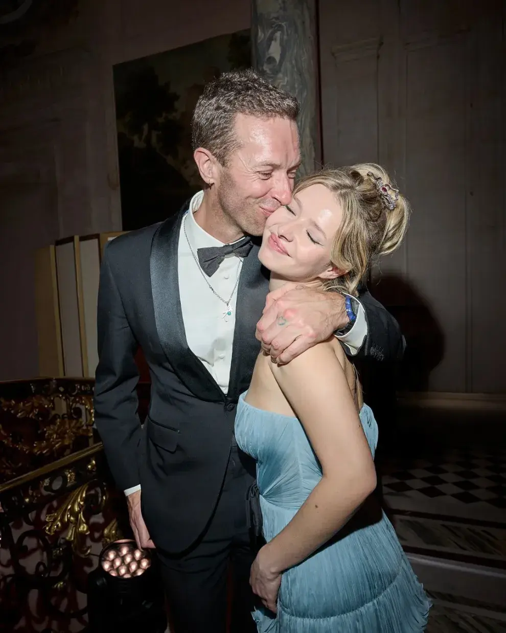 Foto de Apple Martin y su padre, Chris Martin, en el Baile de los Debutantes.