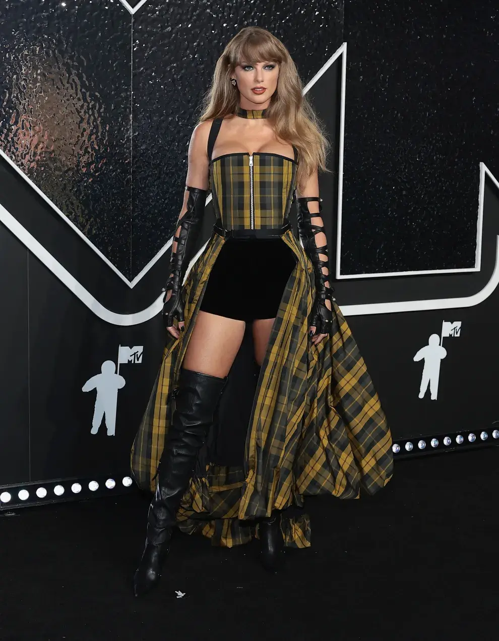 Taylor Swift viste de Dior en los MTV VMAs 2024.