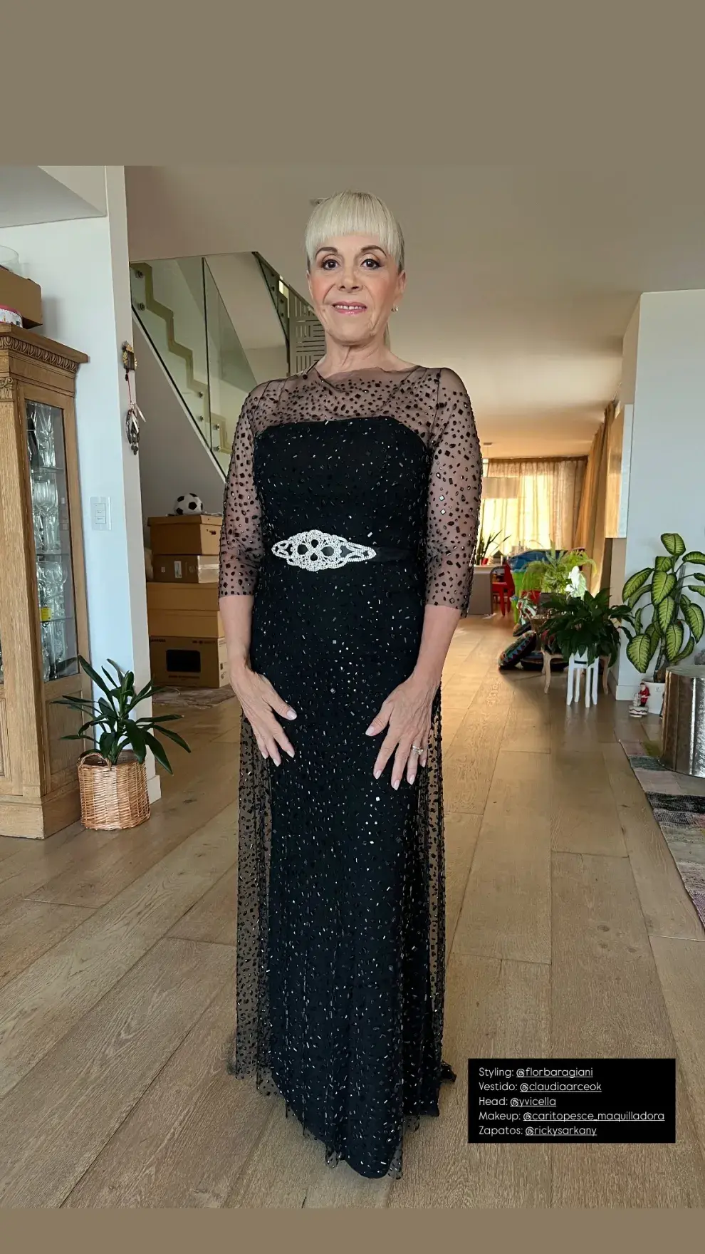 El look de Claudia Villafañe para el casamiento de Stephanie Demner.