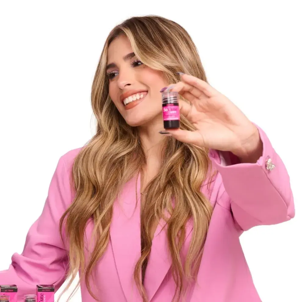 Julieta Poggio lanzó su línea de make up: cómo es el multistick que combina todo en uno