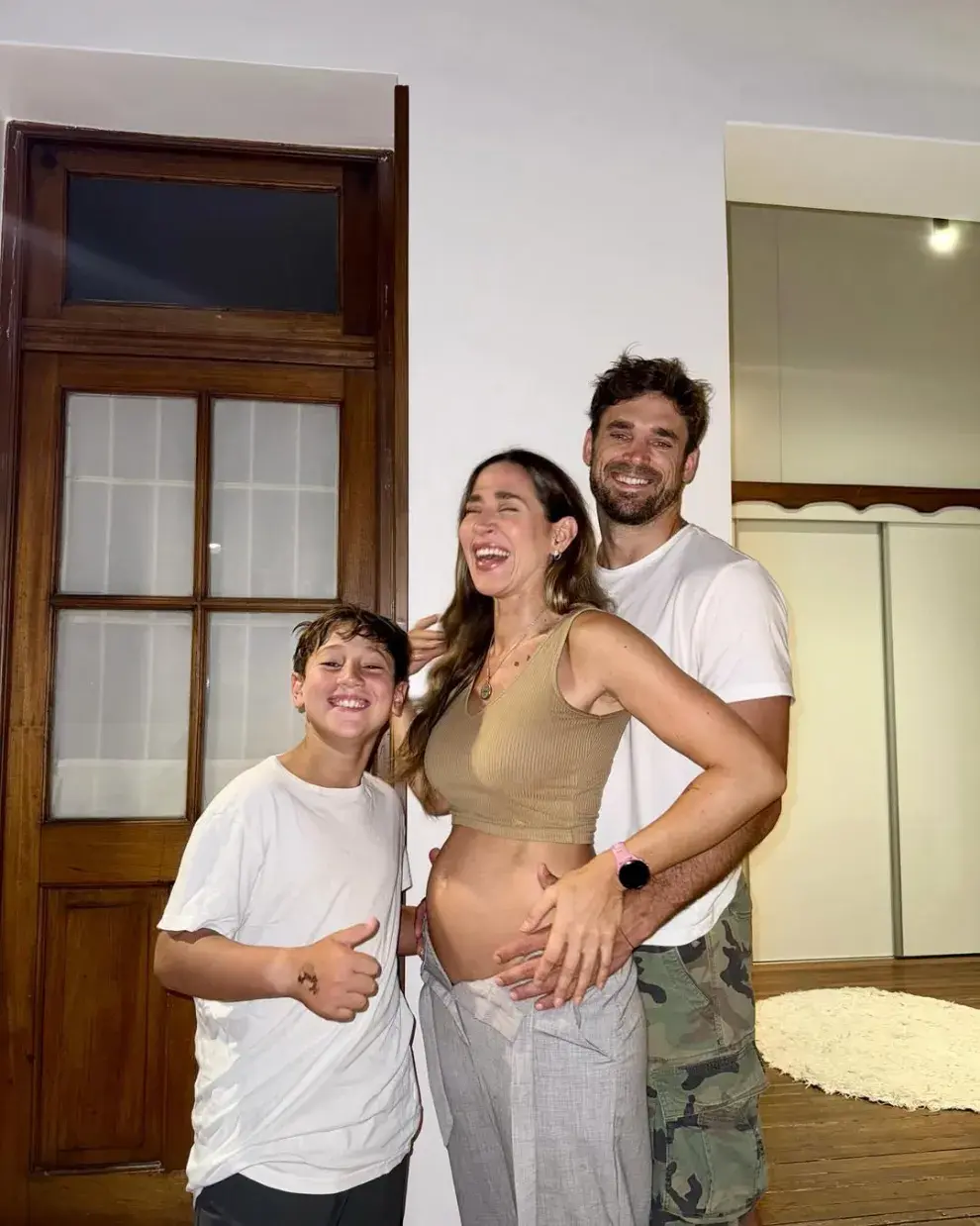 Foto de Jimena Barón, Momo y Matías Palleiro.