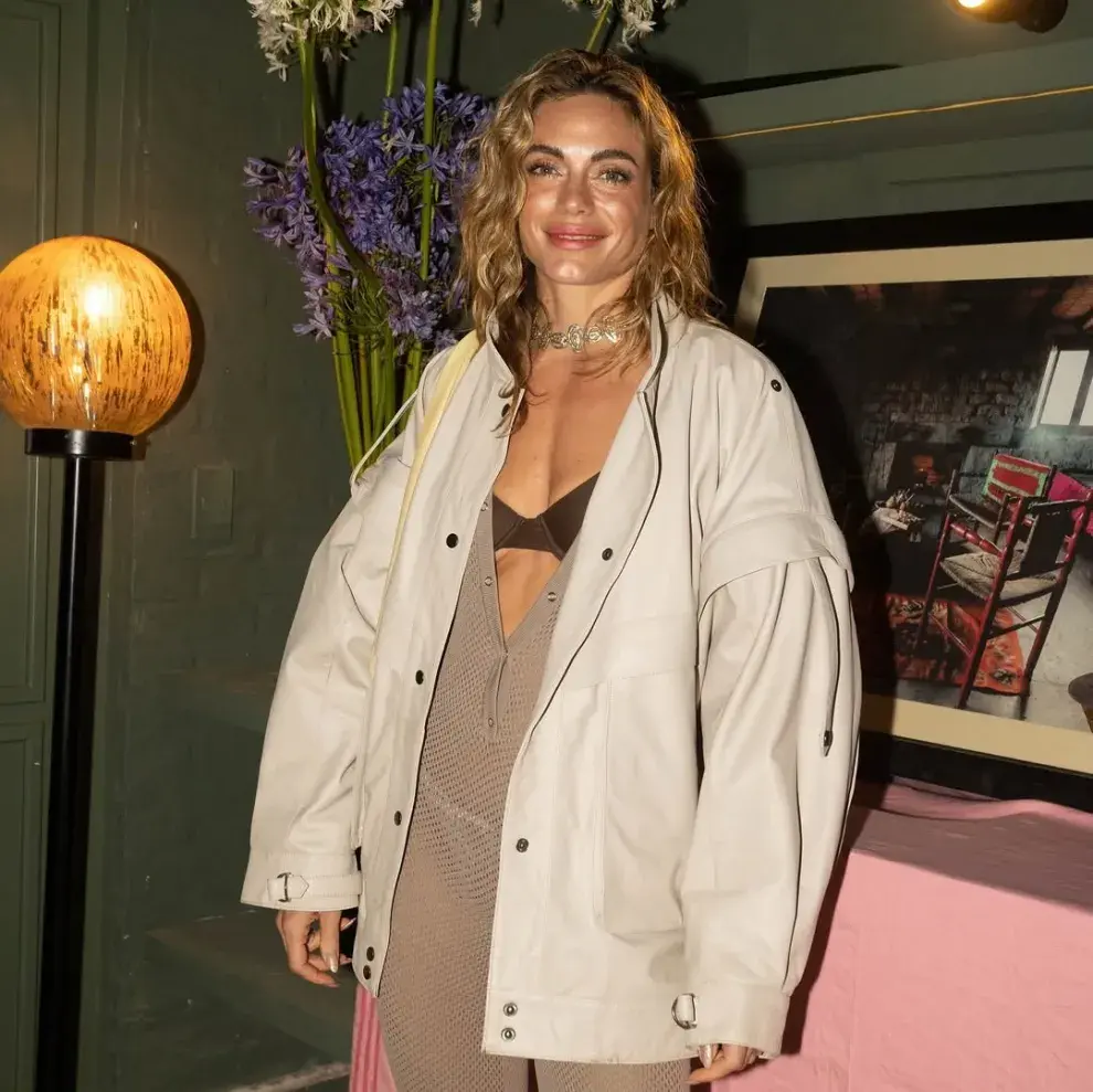 El look de Emilia Attias en Punta del Este.