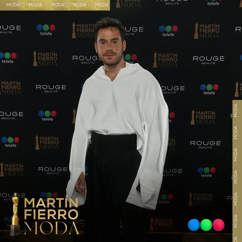 Fernando Dente en la alfombra roja de los Martín Fierro de la Moda 2024.