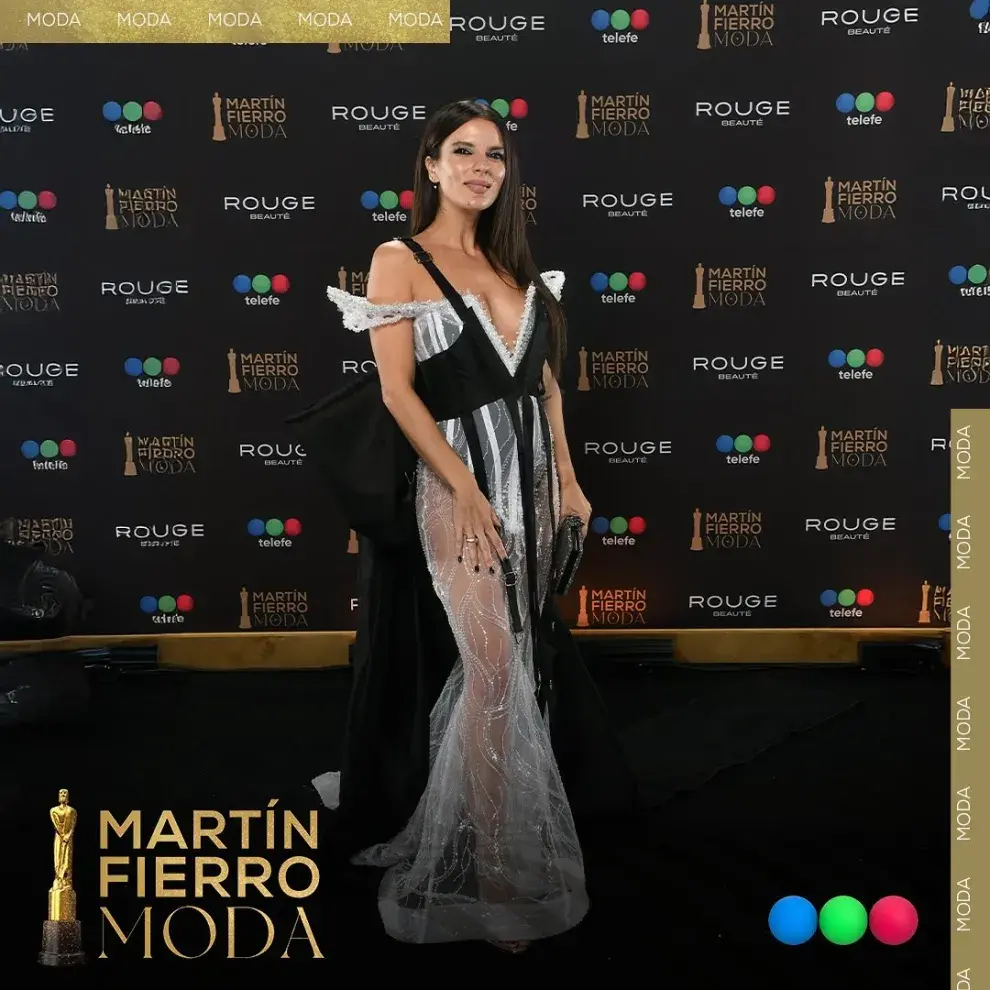 Gime Accardi con un diseño de Pucheta - Paz en la alfombra roja de los Martín Fierro de la Moda 2024