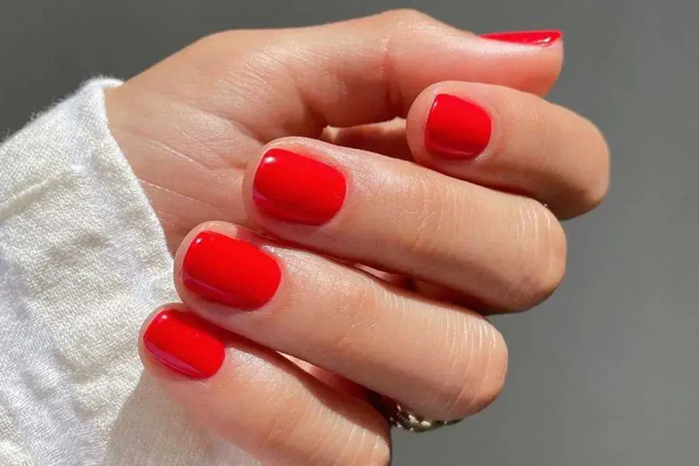 En 2025 el rojo será un color clave en esmaltes