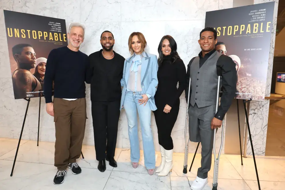 Imagen de Jennifer Lopez en la proyección de Unstoppable.