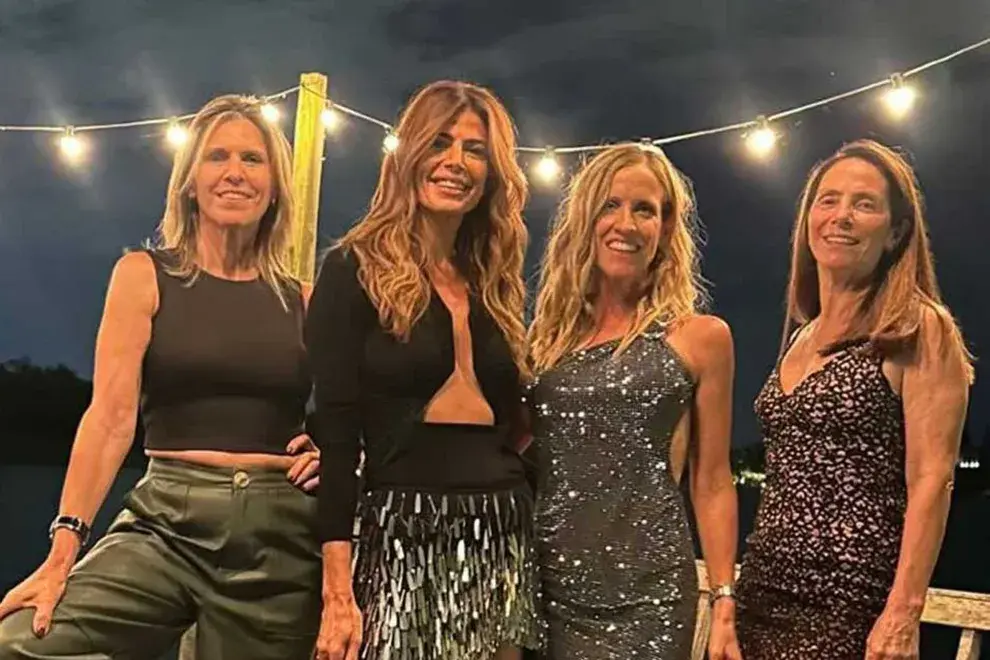 Juliana Awada compartió en sus historias de Instagram un estilismo de noche muy sexy para una salida con amigas