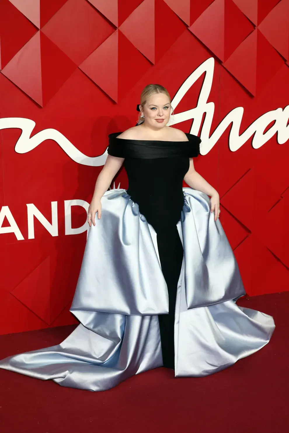 Nicola Coughlan en los Fashion Awards 2024.