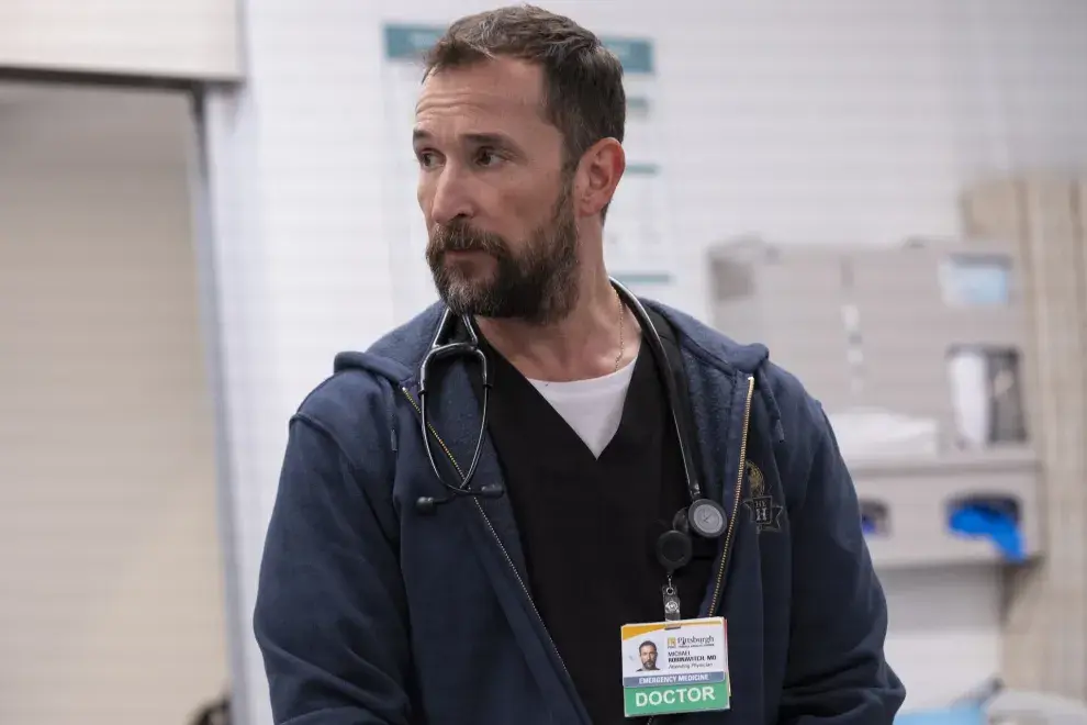 Foto de Noah Wyle en la serie The Pitt.