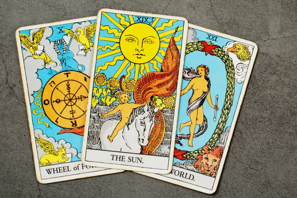 Tres cartas de tarot.